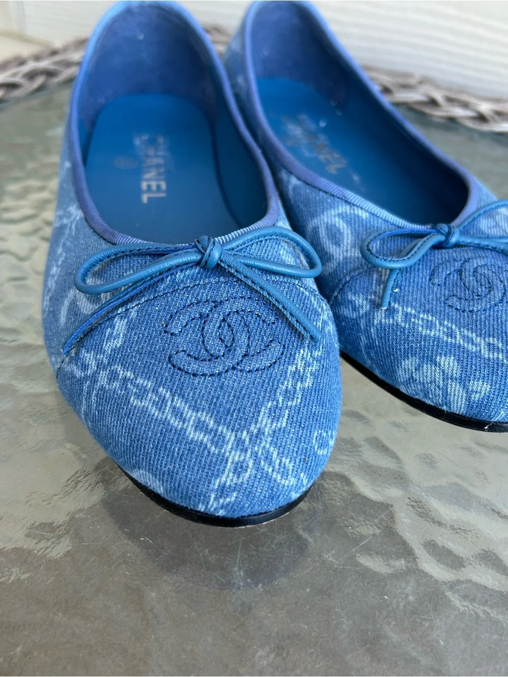 CHANEL  Blue Denim Camellia CC Logo Ballet Flats sz 37 US 6.5